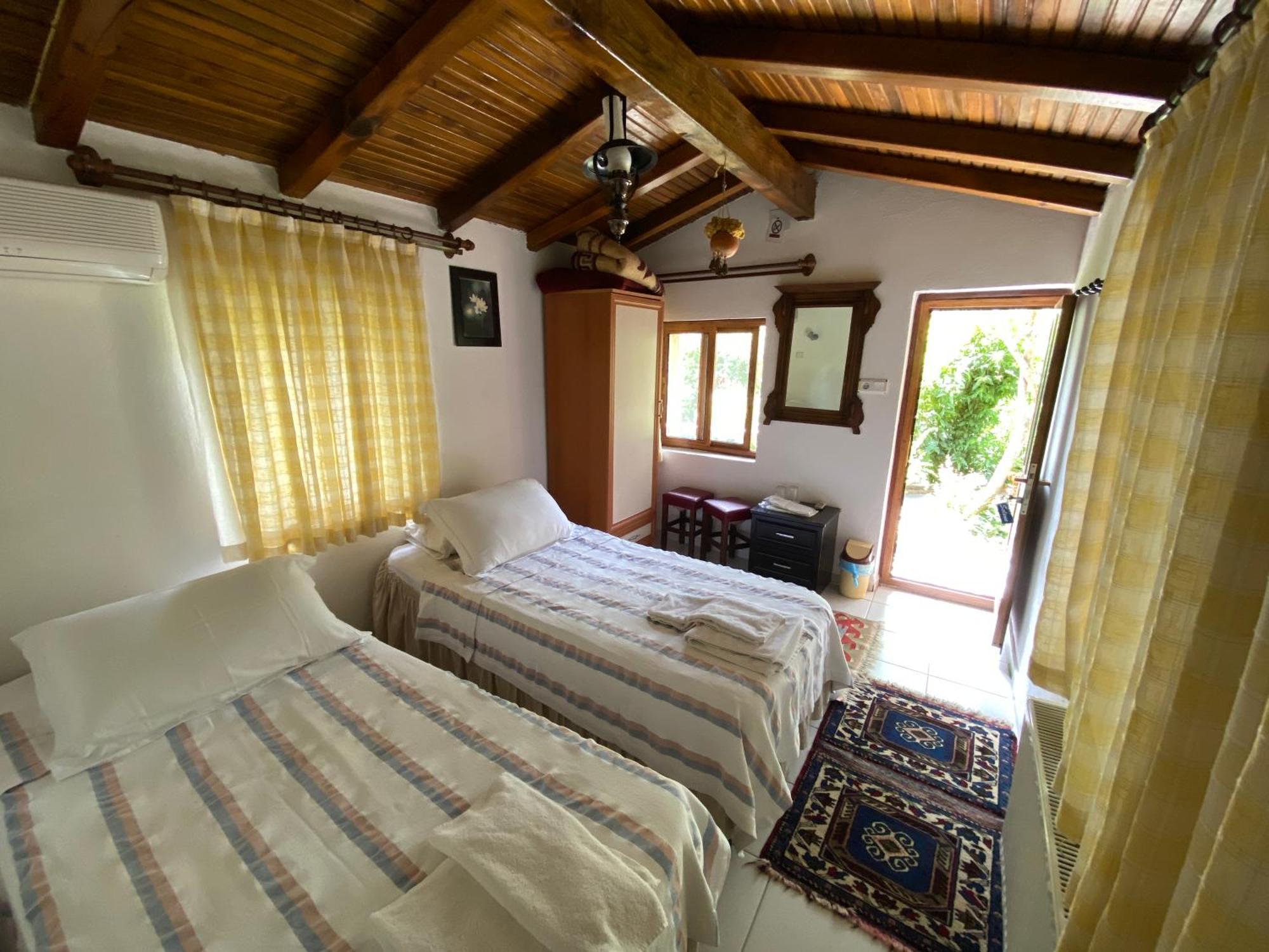 Gazde/Camere de închiriat Agora